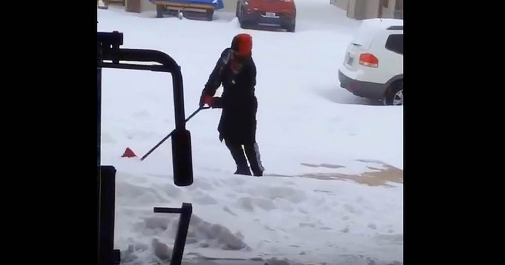 Son goes out to shovel snow Dad captures 9 seconds that have millions